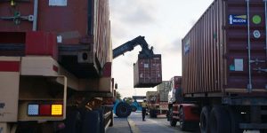 Tampak kontainer lgistik peserta F1 Powerboat mulai berdatangan di Balige. Foto : Istimewa