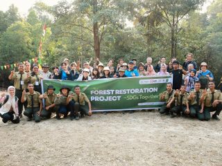 Dorong Generasi Muda Peduli Lingkungan, Belantara Foundation Ajak Pelajar Asal Jepang Tanam Pohon di Tahura Sultan Syarif Hasyim, Riau