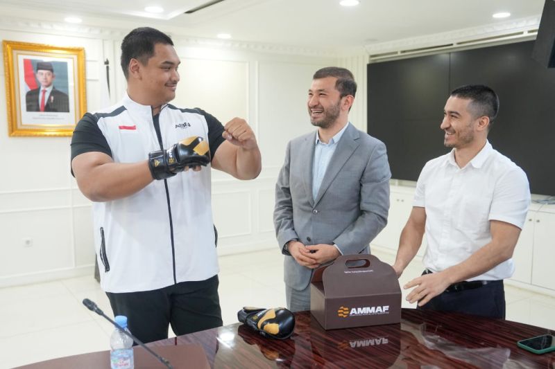 Menteri Pemuda dan Olahraga Republik Indonesia (Menpora RI) Dito Ariotedjo hari Senin (24/2) siang menerima kunjungan Presiden Asian Mixed Martial Arts Federation (AMMAF) Davron Juraev serta perwakilan Pengurus Pusat Indonesia Bela Diri Campuran Amatir Mixed Martial Art (PP. IBCA MMA) di ruang rapat lantai 10, Kemenpora, Senayan, Jakarta.
