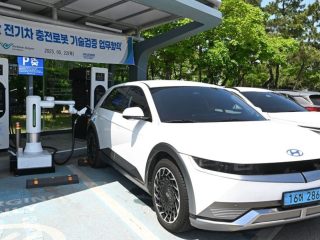 Hyundai-Kia Uji Robot Pengisi Daya EV Berbasis AI di Bandara Incheon
