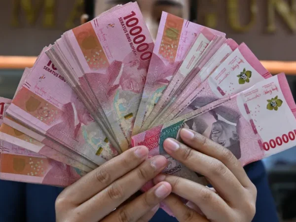 Rupiah Sentuh Rp18.120 per Dolar AS, Ibrahim Soroti Harga Minyak dan Tekanan APBN