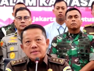 "Memberantas Korupsi Sambil Korupsi”: KOSMAK Laporkan Jampidsus ke Presiden Prabowo