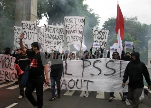Demo Ultras Garuda di Depan Kantor PSSI_Foto Viralterkini (1)