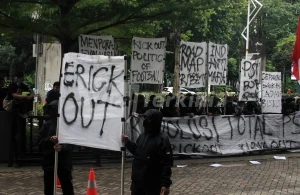 Demo Ultras Garuda di Depan Kantor PSSI_Foto Viralterkini (20)