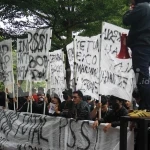 Demo Ultras Garuda di Depan Kantor PSSI_Foto Viralterkini (6)