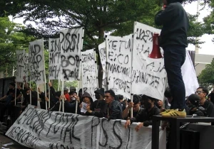 Demo Ultras Garuda di Depan Kantor PSSI_Foto Viralterkini (6)
