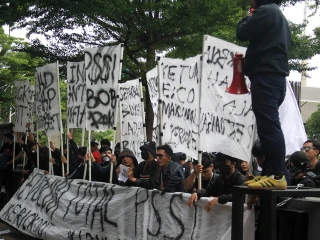 Aksi Demo Ultras Garuda Di Kantor PSSI