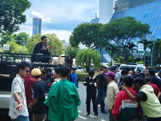 Massa Bayaran Demo di Kantor Pusat PT WKM Langsung Diusir Warga