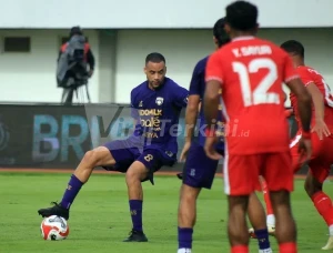 Persita vs Malut United FC (8)