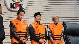 KPK Sita Mobil Land Cruiser Di Rumah Bupati Bekasi