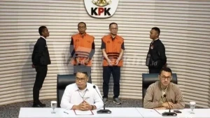 kpk_tahan_dua_tersangka_kasus_korupsi_proyek_jalur_ka_wilayah_medan__2025-12-01_21-18-32_2134