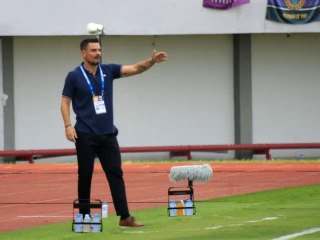 Pelatih Persita, Carlos Pena_foto Viralterkini Indonesia