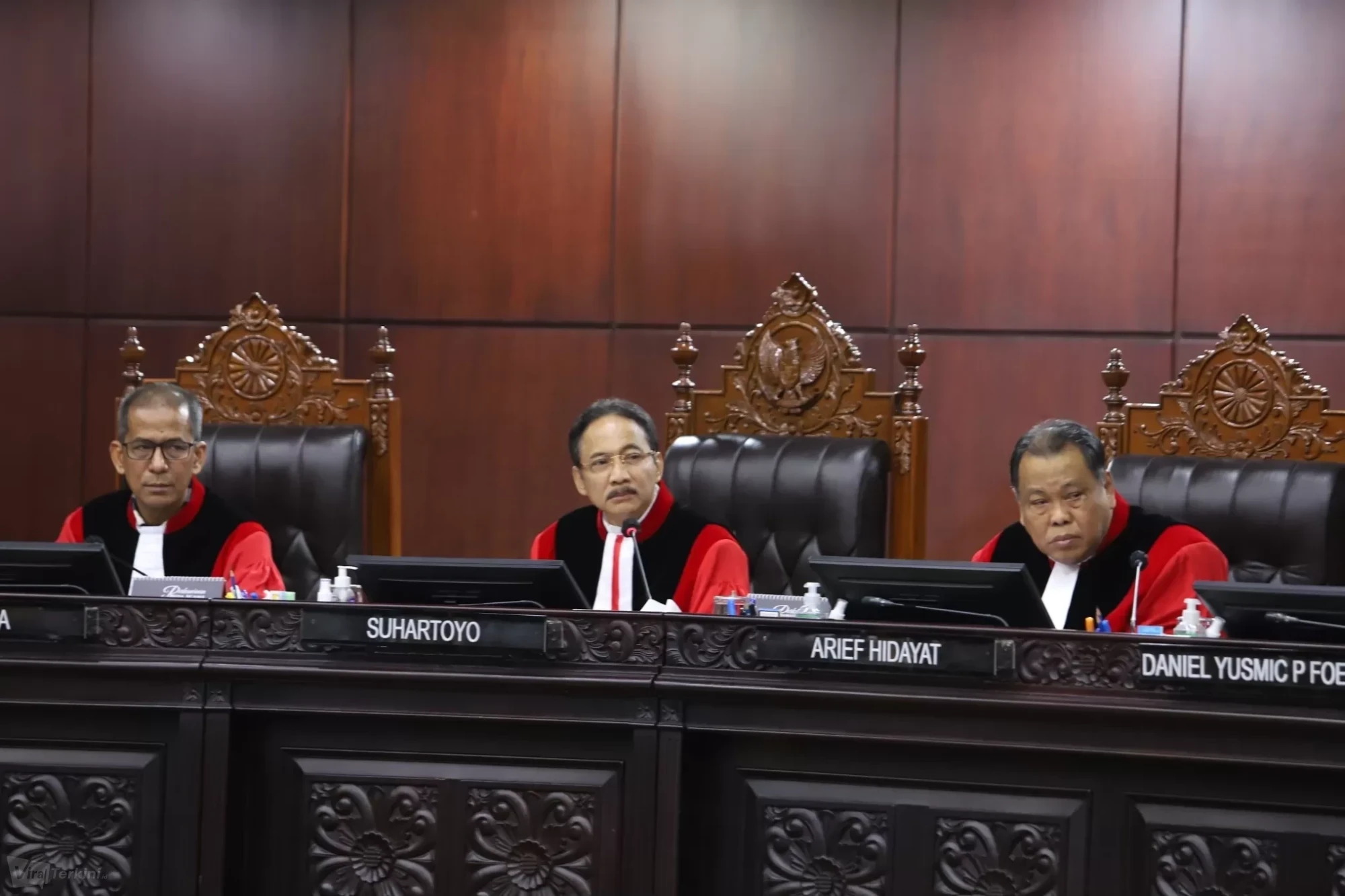 cef12b49d13115e517e693b28dd1bf5fbdd2385d23759051ea670500366e2ff5.0