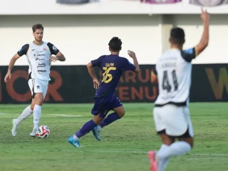 Shayne Ungkap Alasan Pakai Nomor 25 di Persija