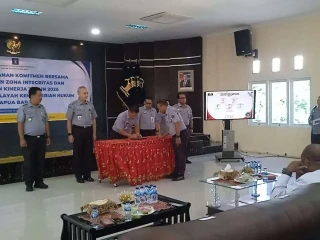 Menuju 2026 Bersih dan Melayani, Kemenkum Papua Barat Teguhkan Zona Integritas
