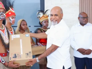 Pemprov Papua Tengah Gaspol Digitalisasi Pendidikan, Ratusan Pelajar Dibekali Laptop