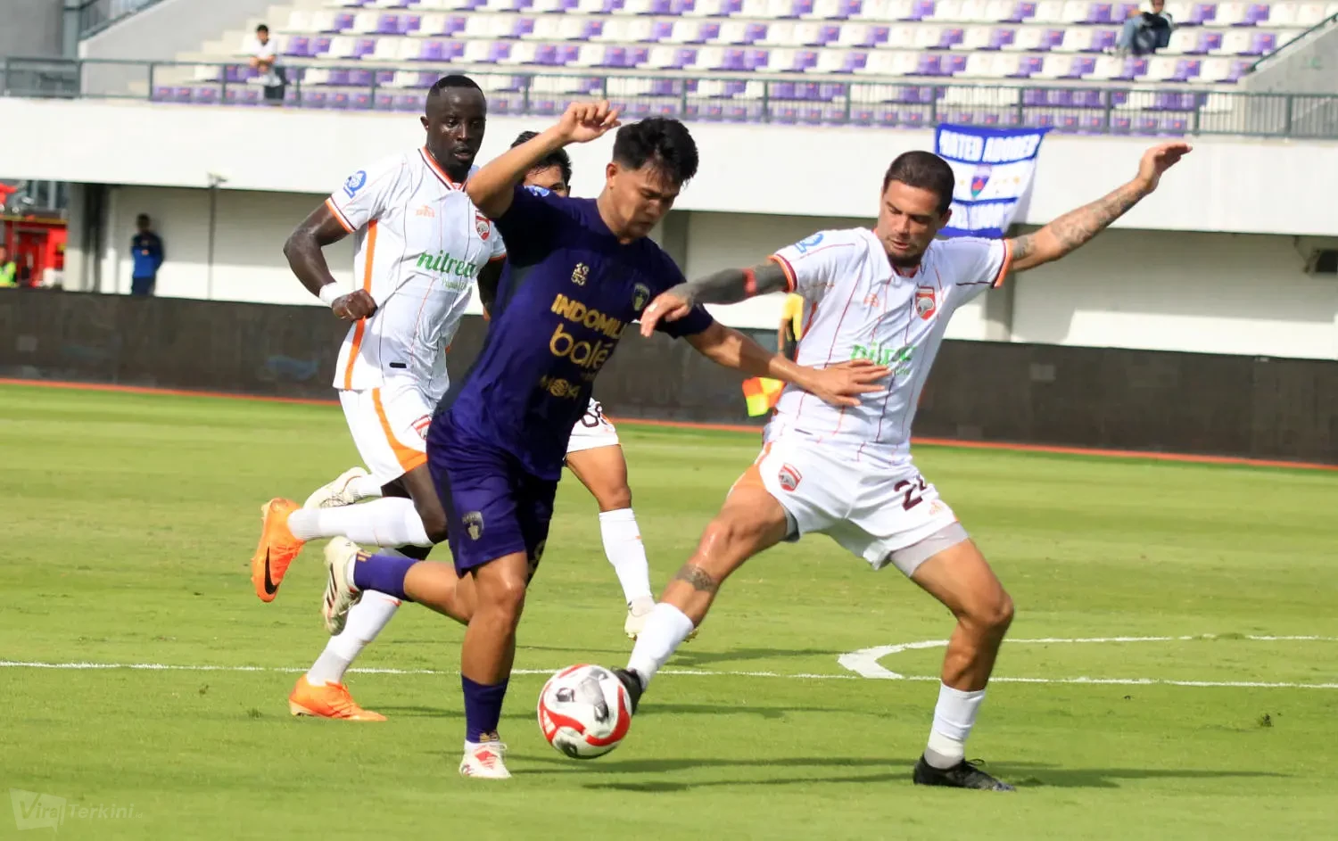 Persita vs Borneo FC_Foto MAK (12)