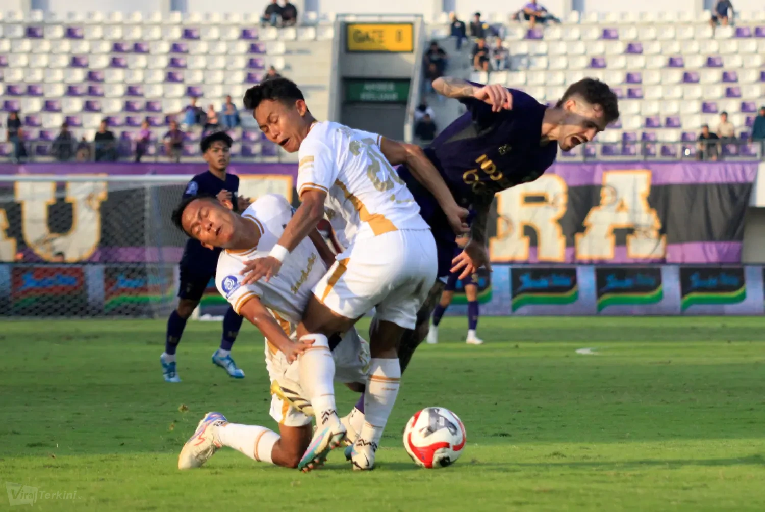 Persita vs Madura United FC_Foto MAK (25)