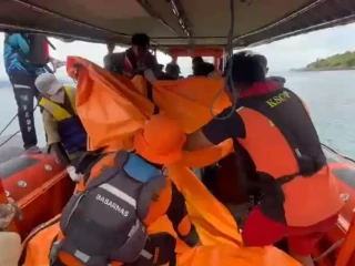 Polda NTT Konfirmasi Temukan Satu Lagi Jenazah di Bangkai KM Putri Sakinah