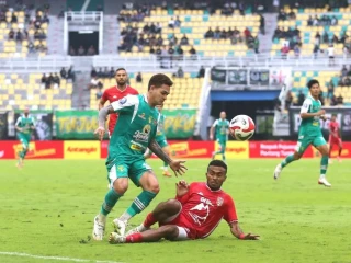 Neraka GBT Makan Korban: Persebaya Runtuhkan Dominasi Malut United 2-1