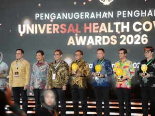 Gebrakan Bupati Halteng Guncang Nasional : Sabet Penghargaan UHC, Pastikan Rakyat Berobat Gratis!