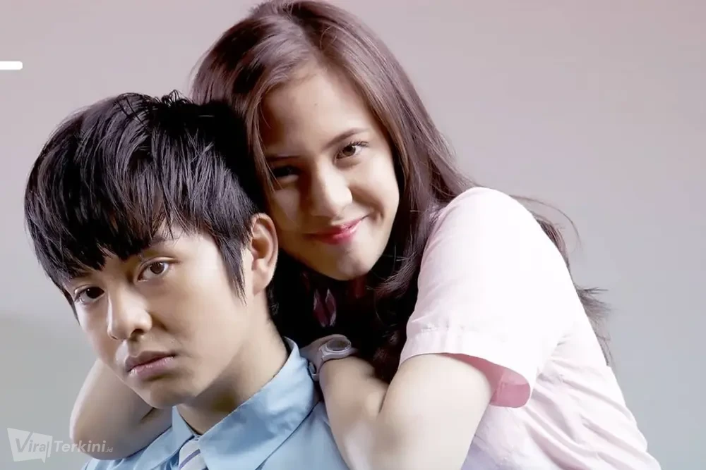 4._5_film_romantis_indonesia,_bisa_bikin_baper_(instagram.com_falconpictures_)