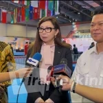 Sekretaris Jenderal Federation Internationale d'Escrime (FIE), Saidova Gulnora, memuji penyelenggaraan Kejuaraan Anggar Kadet dan Junior Asia 2026 yang resmi dibuka di Jakarta Convention Center (JCC), Senayan, Jakarta, Jumat (20/2/2026). (Foto: PB IKASI).