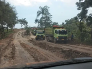 Dugaan Tambang Ilegal di Bogor Dilaporkan ke Kejari Cibinong