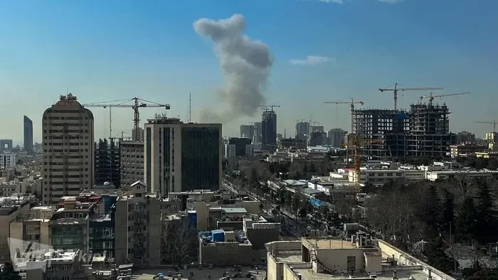kepulan-asap-mengepul-di-teheran-setelah-israel-melancarkan-serangan-terbaru-pada-sabtu-282-waktu-setempat-1772263731825_169