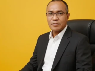 Dari Kata ke Karya Bangsa: Sastrawan Nasional Dino Umahuk Resmi Bergabung dengan Golkar Maluku