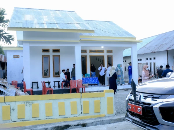 Tiga Serangkai Pimpinan Halteng Resmikan RLH bagi Keluarga 6 Anak di Desa Kipai