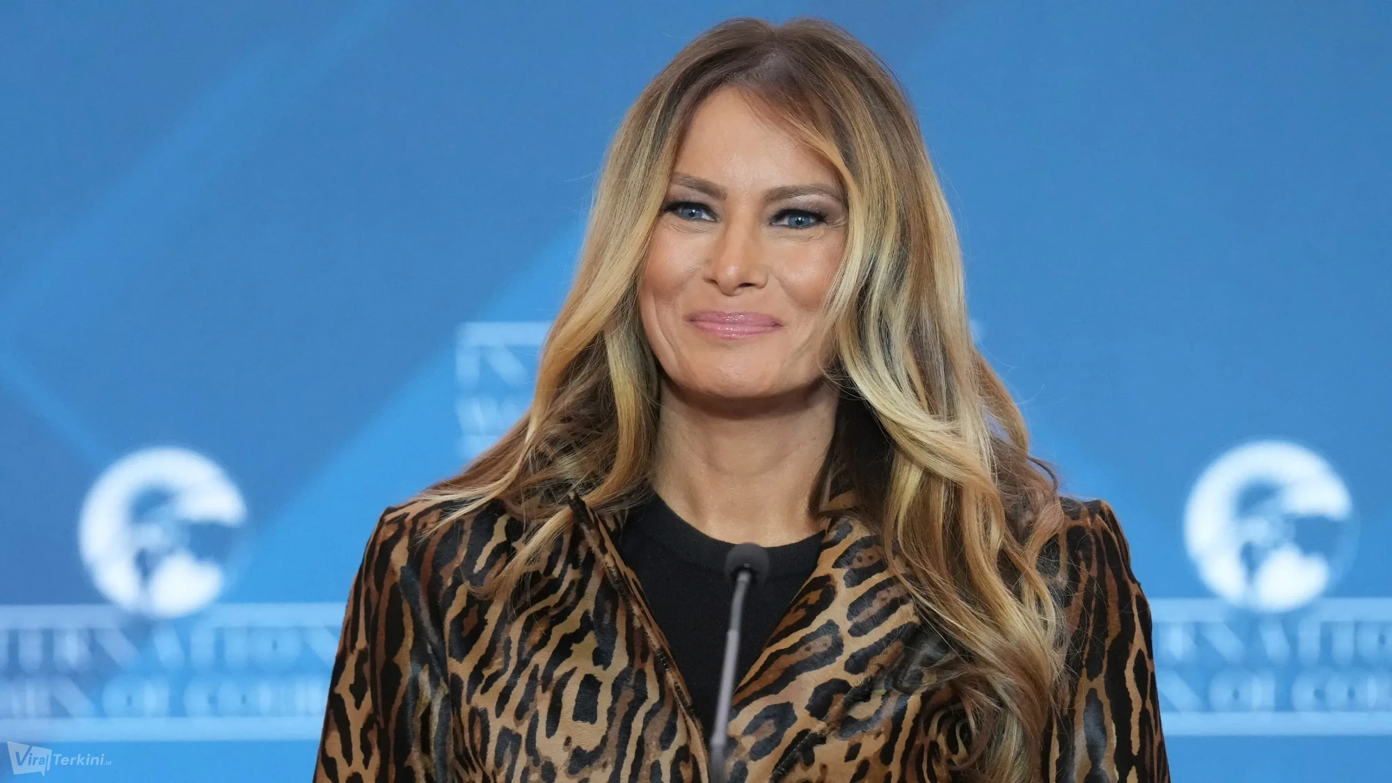 16116535_melania-award-ceremony-img