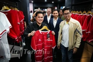 CEO Kelme Indonesia Kevin Wijaya menjelaskan bahwa inspirasi utama desain jersey tandang atau away diambil dari motif batik parang.