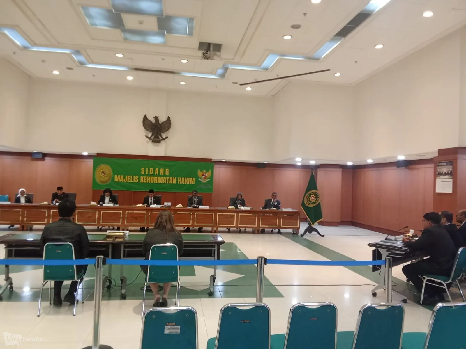 foto-sidang-mkh-terhadap-2-oknum-hakim-yang-selingkuh-hMUSR