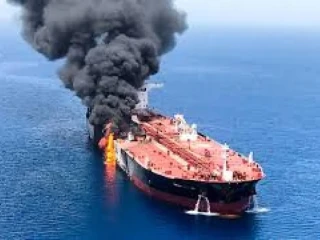 Kapal Tanker Tenggelam Ditembak saat Coba Lintasi Selat Hormuz, Ketegangan Iran-AS-Israel Memuncak