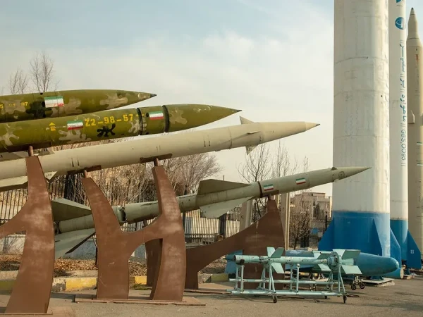 Iran Tembakkan Rudal ke Negara Teluk, Satu Orang Tewas