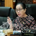 Wakil Ketua Komisi X DPR RI Maria Yohana (MY) Esti Wijayati menyatakan penolakan terhadap wacana pemerintah yang akan kembali menerapkan sistem pembelajaran daring bagi siswa sekolah mulai April 2026. (Foto: ist).