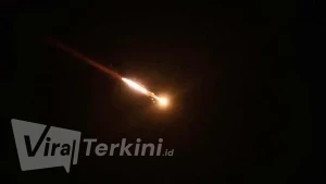 otoritas-israel-melaporkan-sedikitnya-satu-orang-tewas-di-area-ibu-kota-tel-aviv-akibat-serangan-rudal-iran-sabtu-2832026-1774685176693_169