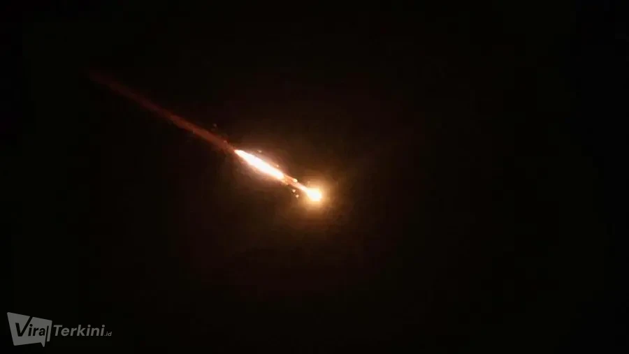 otoritas-israel-melaporkan-sedikitnya-satu-orang-tewas-di-area-ibu-kota-tel-aviv-akibat-serangan-rudal-iran-sabtu-2832026-1774685176693_169