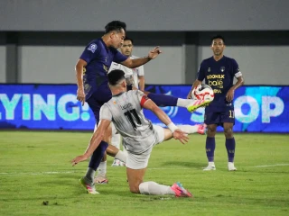 Aksi Memukau Persita Hempaskan Madura United