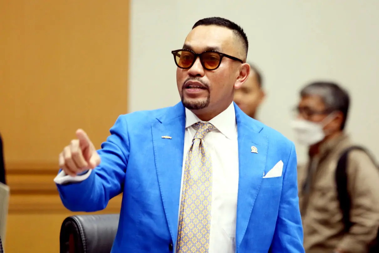 wakil-ketua-komisi-iii-dpr-ahmad-sahroni-saat-rapat-dengar-p-6nth