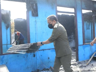 Bupati Halteng Pimpin Kerja Bakti Massal Pemulihan Pasca-Konflik di Sibenpopo