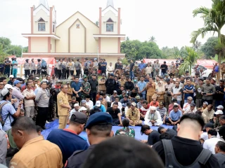 Deklarasi Perdamaian Banemo-Sibenpopo: Bupati Halteng Pimpin Rekonsiliasi Dua Desa yang Bertikai