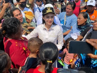 Isak Tangis dan Haru Warga Sibenpopo Sambut Gubernur Sherly Tjoanda Pascadeklarasi Damai