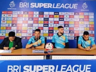 Carlos-Pena-Optimistis-Persita-Curi-Poin-Penuh-di-Kandang-Persebaya-1775264934