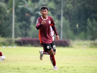 Aksi Garudayaksa U-19 Gasak Deltras FC U-19