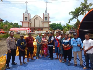 Legislator Malut dr. Haryadi Ahmad Salurkan Bantuan Kemanusiaan bagi Korban Bentrok  Sibenpopo
