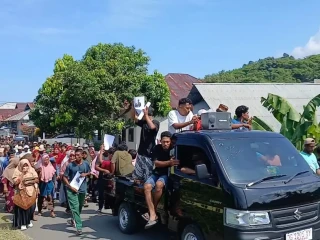 ​Tuntut Keadilan bagi Ustad Ali Abas, Masyarakat Tiga Desa di Patani Barat Turun ke Jalan. Ini Tuntutannya!
