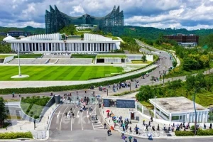 Suasana Kompleks Istana Kepresidenan di IKN. Pemerintah kini memprioritaskan gedung legislatif dan yudikatif untuk target fungsi politik 2028. (Foto: Kompas.com)