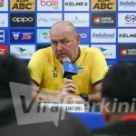 Bojan Hodak Minta Persib Tetap Fokus, Larang Euforia Juara Sebelum Laga Kontra Persijap